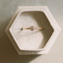 Load image into Gallery viewer, Solitaire Ocean Diamond Ring