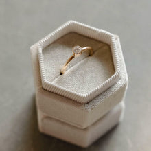 Load image into Gallery viewer, Solitaire Ocean Diamond Ring