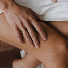 Load image into Gallery viewer, Solitaire Ocean Diamond Ring