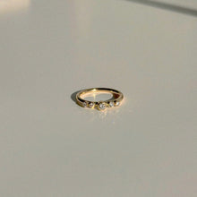 Load image into Gallery viewer, Little Five Diamond Ring