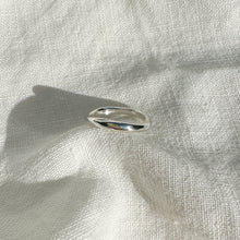 Load image into Gallery viewer, Silver Flo ring