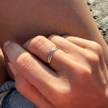 Load image into Gallery viewer, Fine wave band