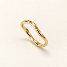 Load image into Gallery viewer, Classic Wavy Band
