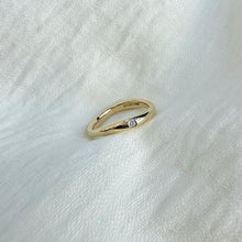 Load image into Gallery viewer, 9ct gold Ocean Diamond Flo ring
