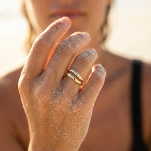 Load image into Gallery viewer, Ocean shimmer wave band
