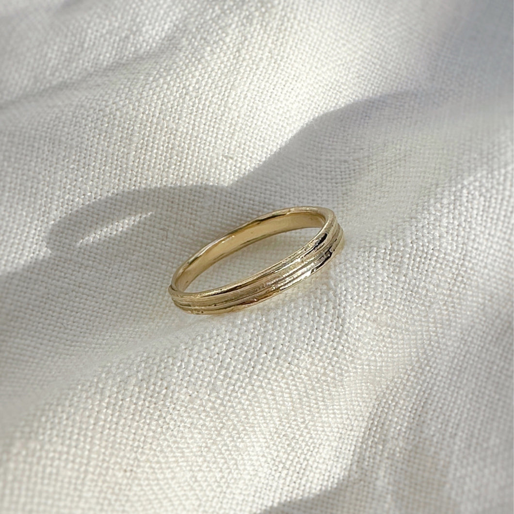 9ct gold Lines ring