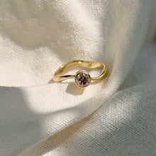 Load image into Gallery viewer, Champagne Flo 0.50ct
