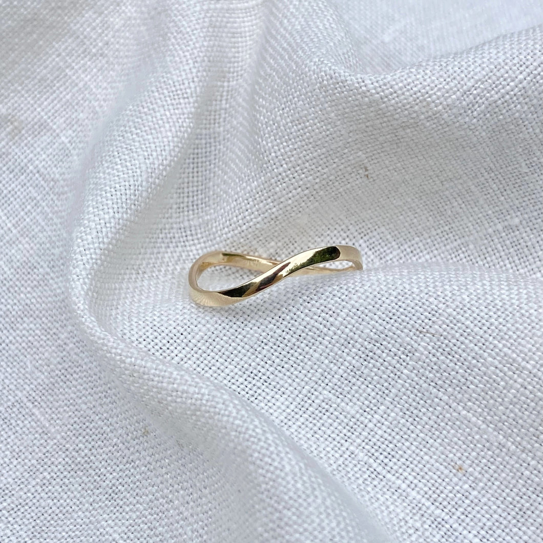 9ct gold Ripple ring