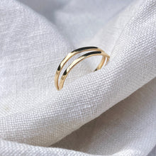 Load image into Gallery viewer, 9ct Gold Wavey ring
